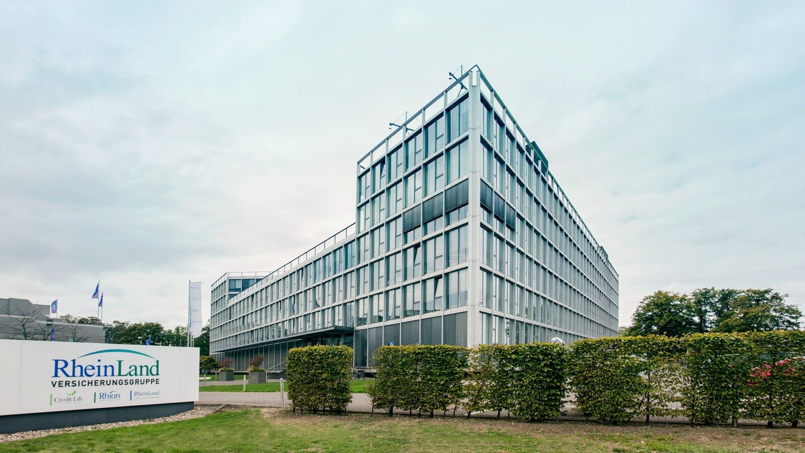 Das Gebäude der Rheinland Versicherungen in Neuss, Architektur Christoph Ingenhoven
