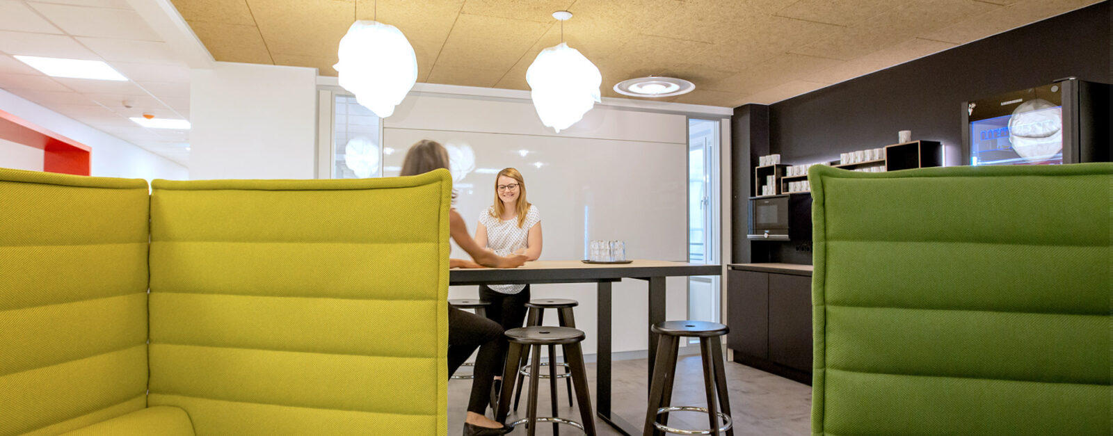 Moderne Bürokonzepte sorgen für zufriedene Mitarbeiterinnen und Mitarbeiter