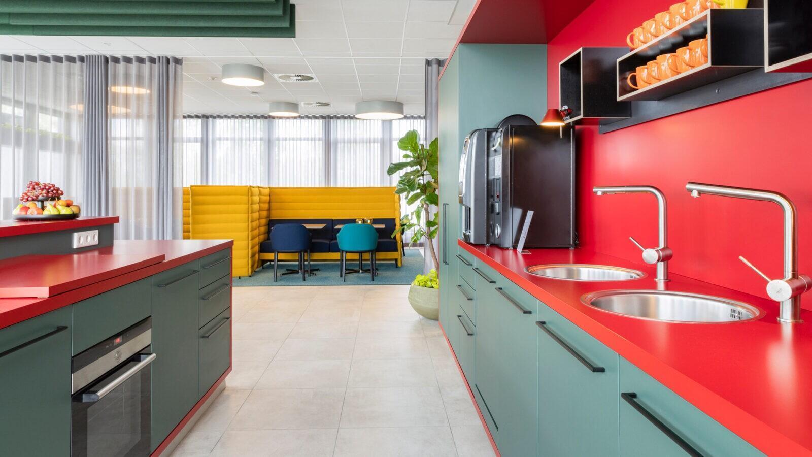 projekt k Referenz Markilux Lounge für Kundengespräche mit Kochmöglichkeit