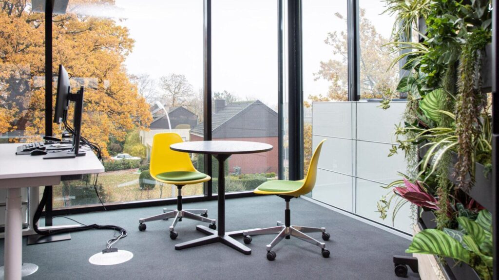 projekt k Referenzprojekt Büroeinrichtung Atair Vitra Eames Plastic Chairs